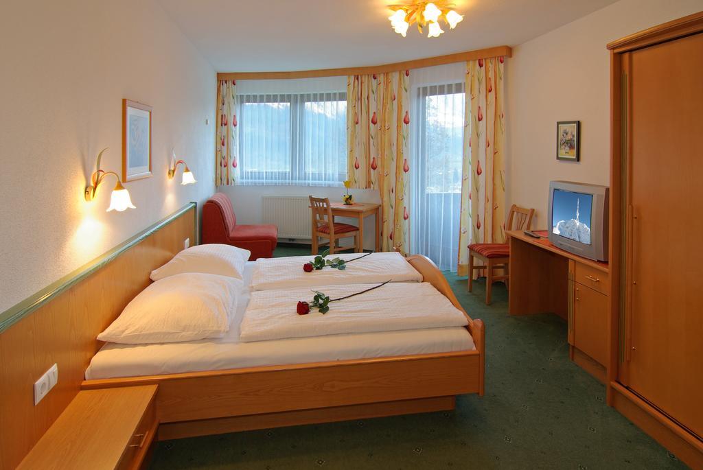 Hotel Garni Romantik Fügen Cameră foto